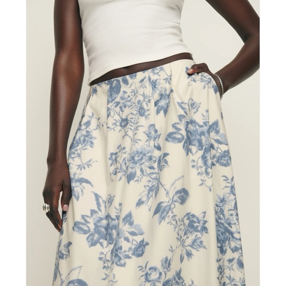 Reformation Lucy Skirt in Courtier - Picture 3 of 12